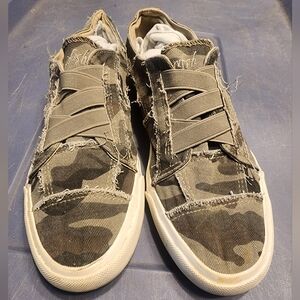 Blowfish Camo Sneakers. GUC. Women's 8½